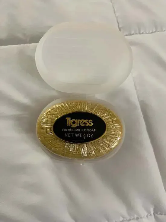 Vintage Faberge Tigress French Milled Savon Soap 4 oz with Travel Case - Picture 1 of 3